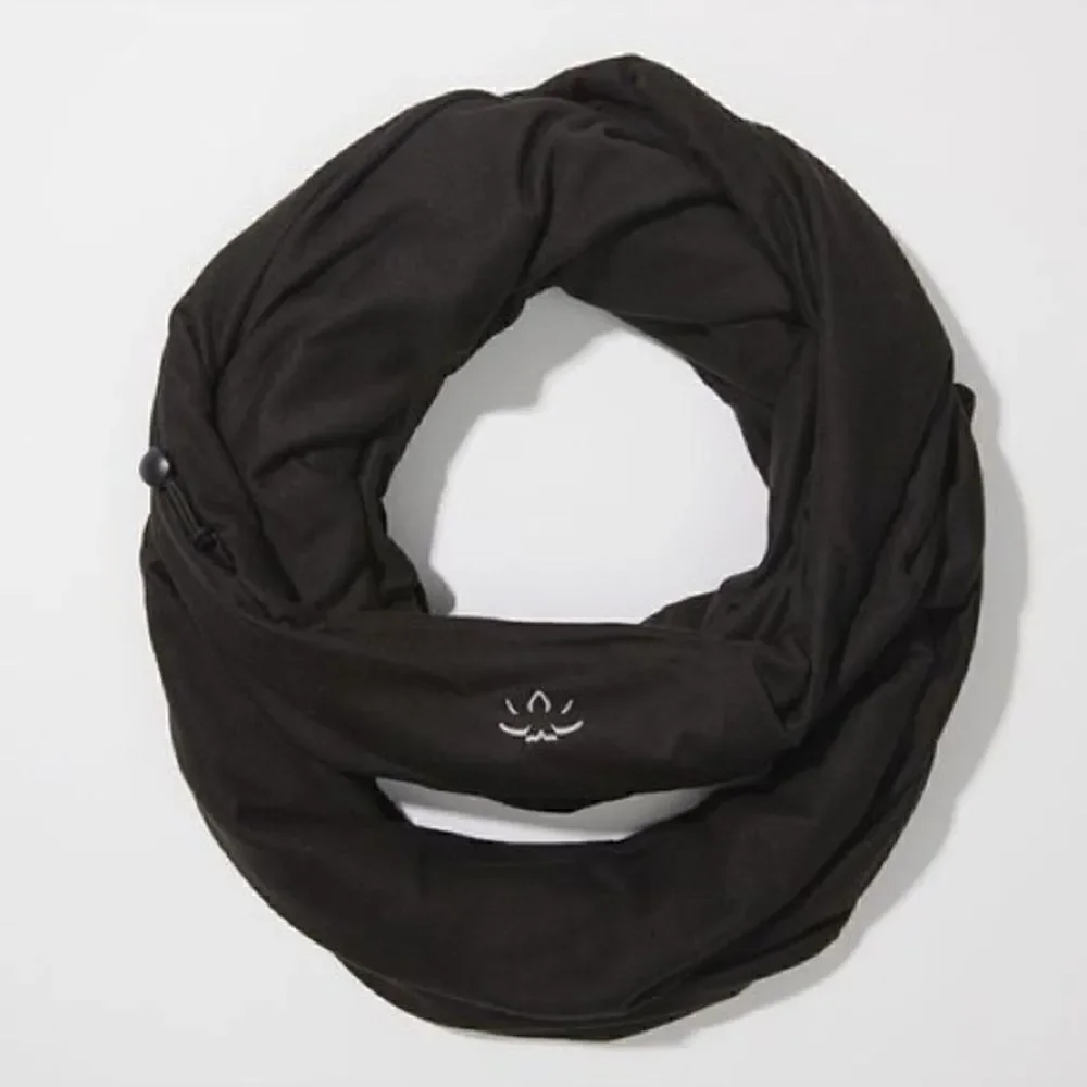 BEYOND YOGA Infinity Hidden Pocket Scarf NWT Black
